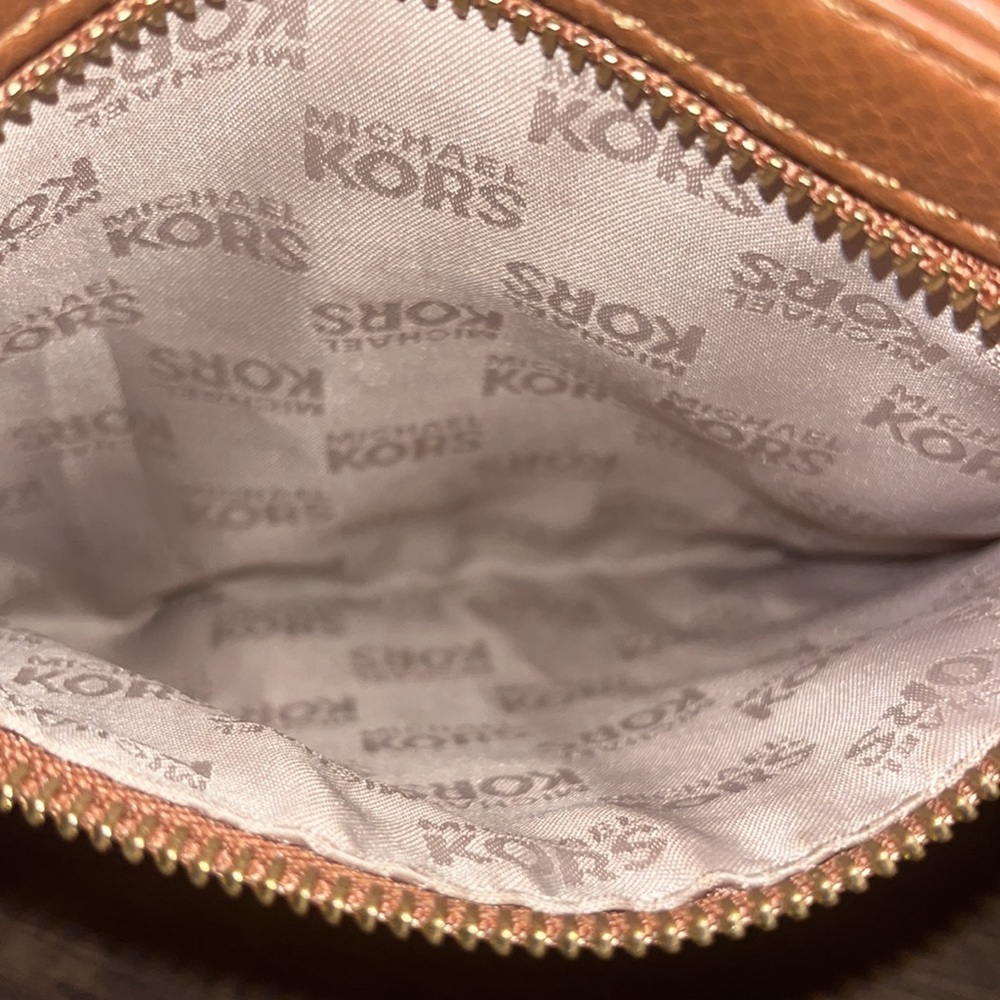 Brown Michael Kors Leather Crossbody Jet Set Flat Bag with Gold MK logo - Picture 5 of 11